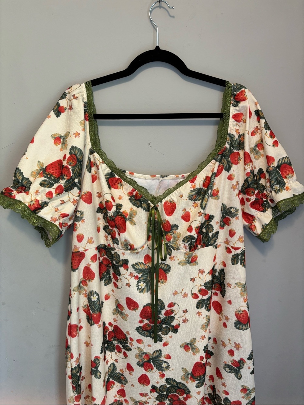 Cider Strawberry Print Midi Dress - Picture 5 of 12
